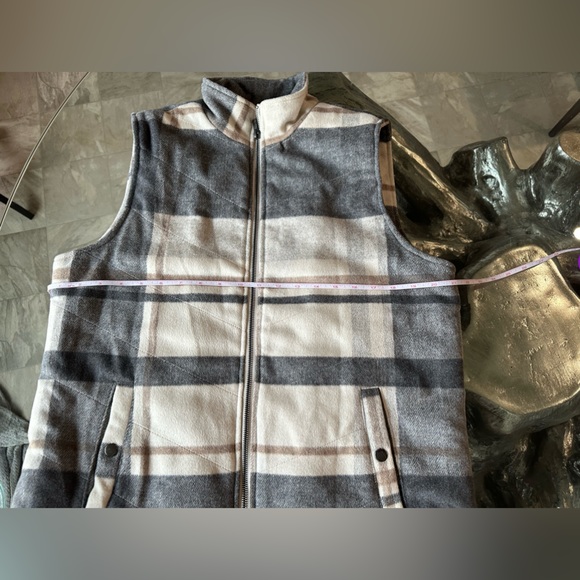 Alter’d State never worn plaid winter vest. Size Medium - Picture 5 of 12